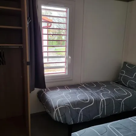 Chalet Etxean, De 1 A 6 Personnes, Terrain Prive Et Piscine. Hasparren