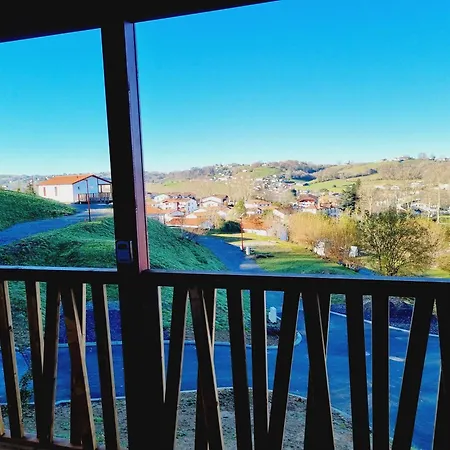 Chalet Etxean, De 1 A 6 Personnes, Terrain Prive Et Piscine. Campsite Hasparren