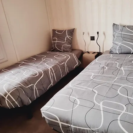 Chalet Etxean, De 1 A 6 Personnes, Terrain Prive Et Piscine. Campsite