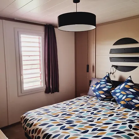 Campsite Chalet Etxean, De 1 A 6 Personnes, Terrain Prive Et Piscine. *